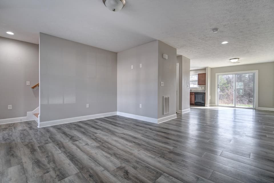 410 Twisted Oak Drive NW, photo 4 of 25