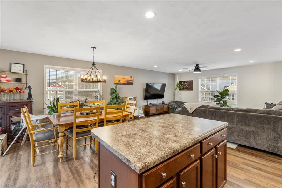 1041 St Clair Lane, photo 18 of 40