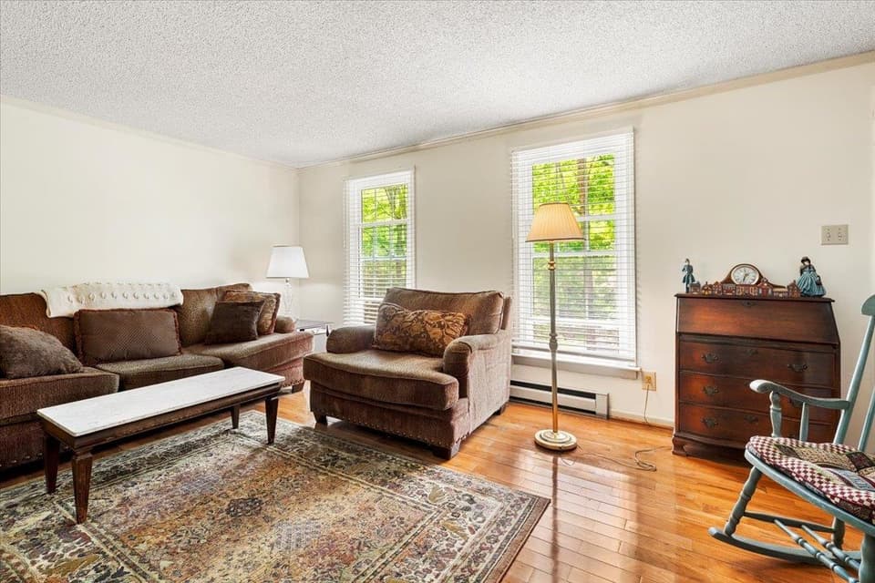 1290 Sherwood Drive, photo 4 of 40
