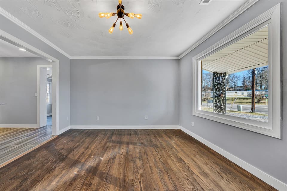 4090 Roanoke St, photo 11 of 36