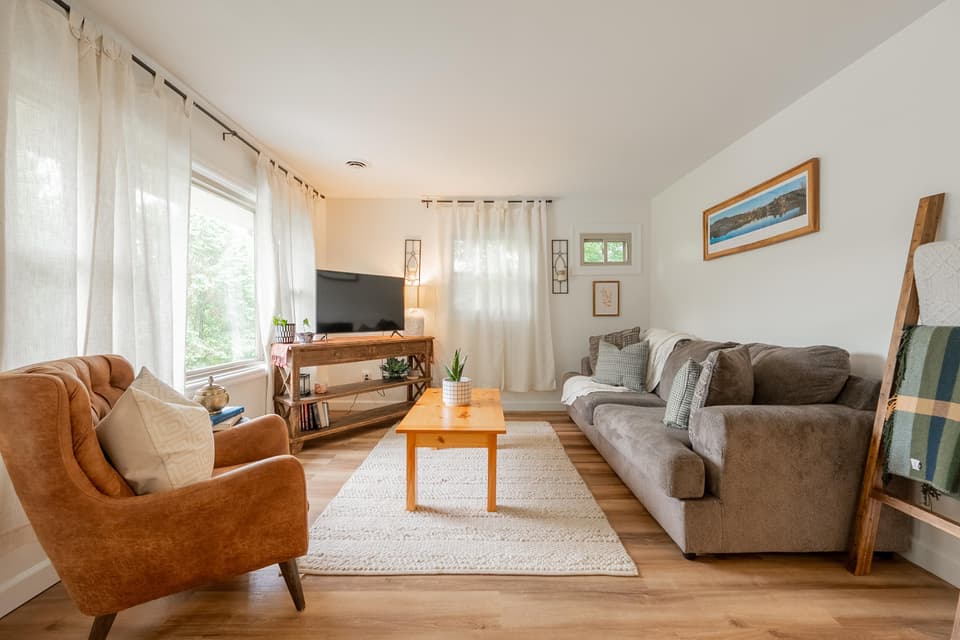 305 Overland Drive, photo 5 of 40