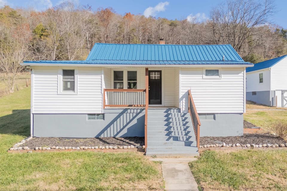 854 Den Hill Road, photo 8 of 40