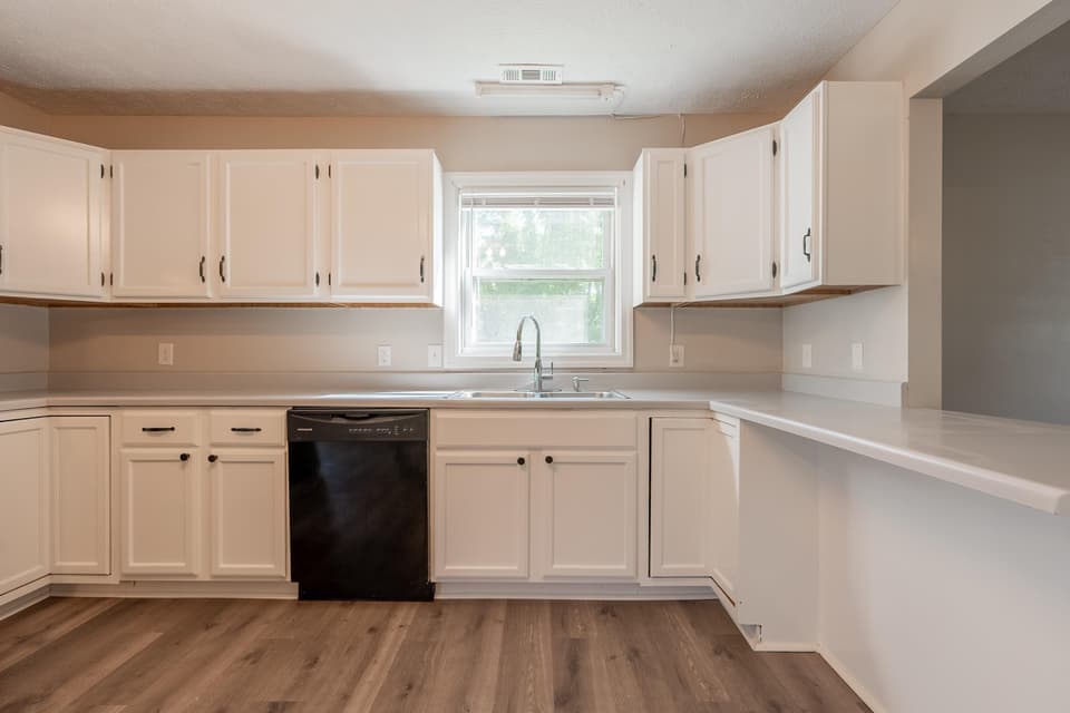 375 Warren Street, photo 11 of 40