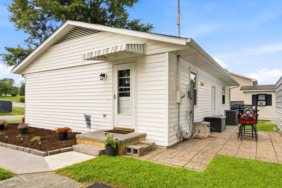 1790 Rainbow Street NE, photo 37 of 40