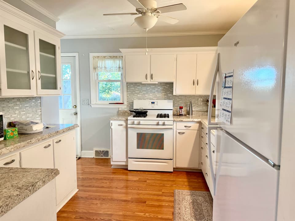 680 Mountainview Drive, photo 6 of 24