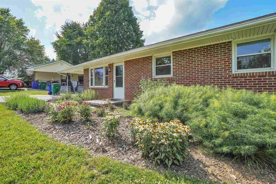 650 Betty Drive, photo 6 of 40