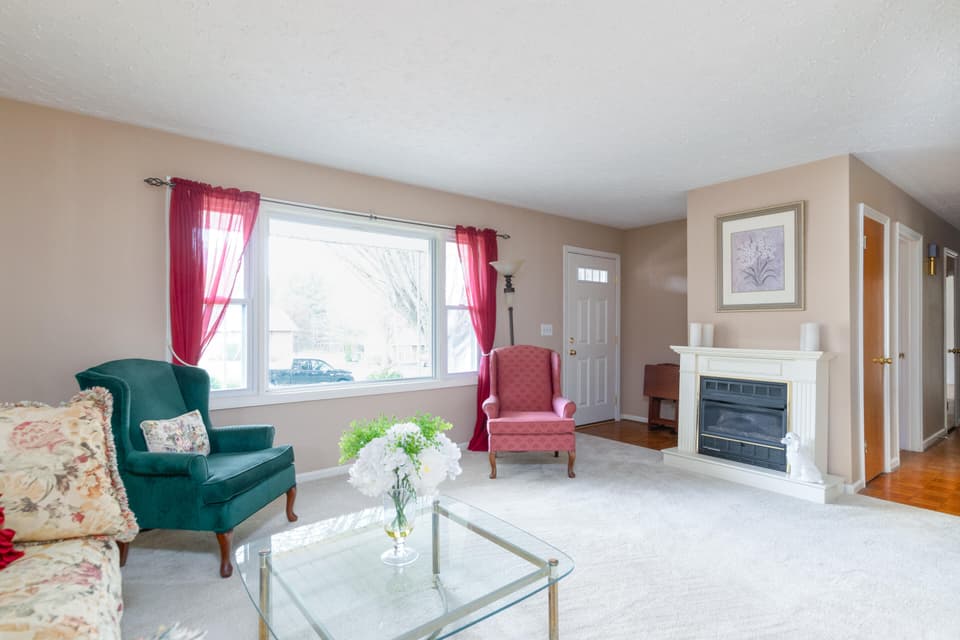 345 Maple Drive, photo 6 of 40