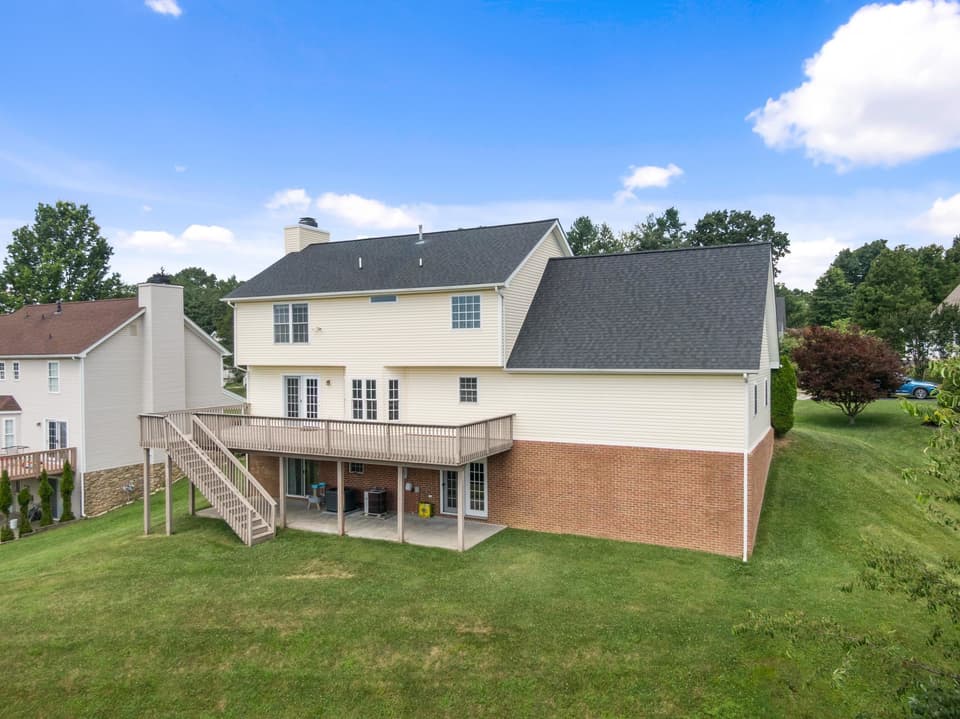 180 Sapphire Avenue, photo 4 of 40
