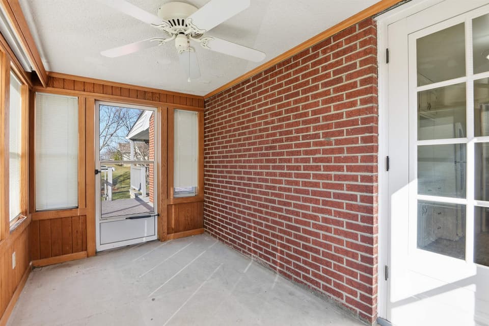 604 E Main Street, photo 15 of 40