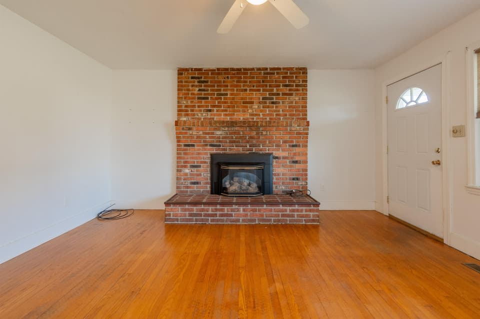 270 Dunlap Drive, photo 6 of 40