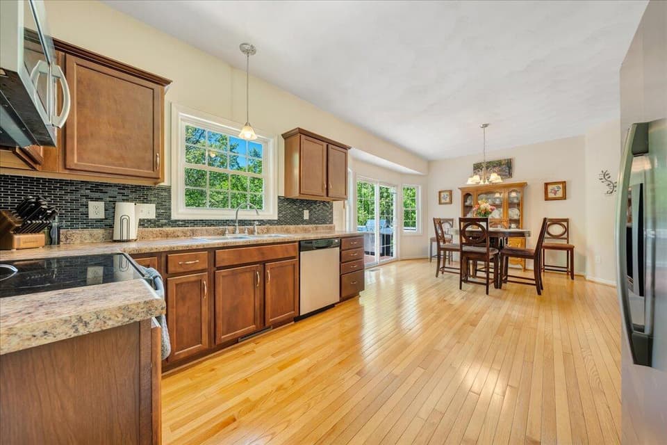 1041 Green Ridge Rd, photo 16 of 40