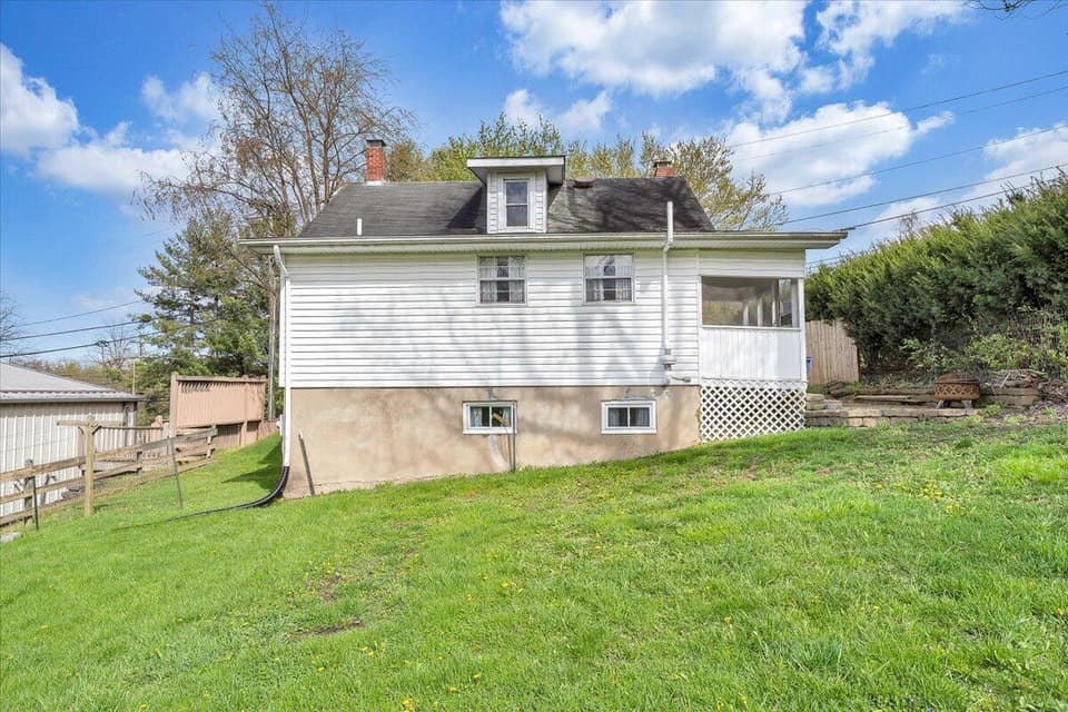855 E Main St, photo 31 of 34