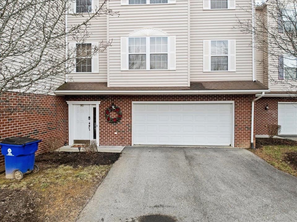 910 Oak Tree Boulevard, photo 4 of 40