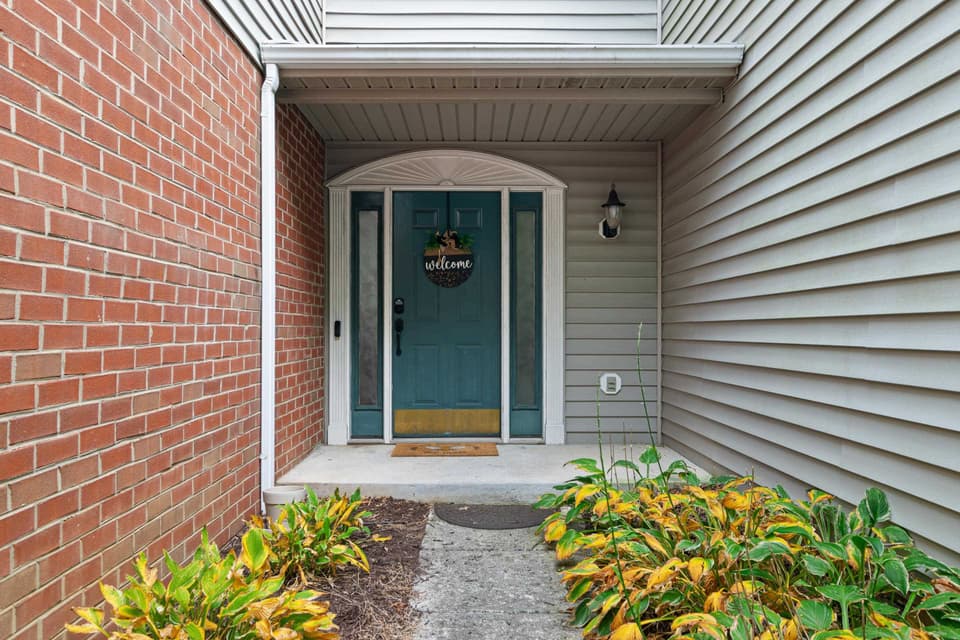 145 Gold Leaf Drive, photo 2 of 27