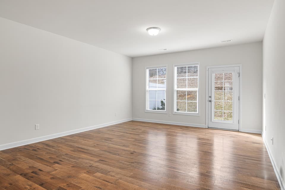 215 Hamilton Avenue NW, photo 4 of 40