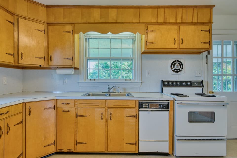 108 Roseland Drive, photo 19 of 40