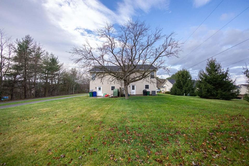 422 Miller St SE, photo 16 of 16