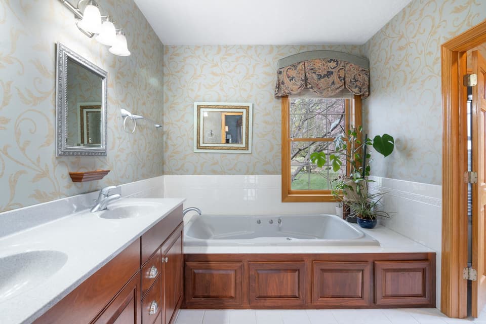 2360 Lake Vista Drive, photo 21 of 40