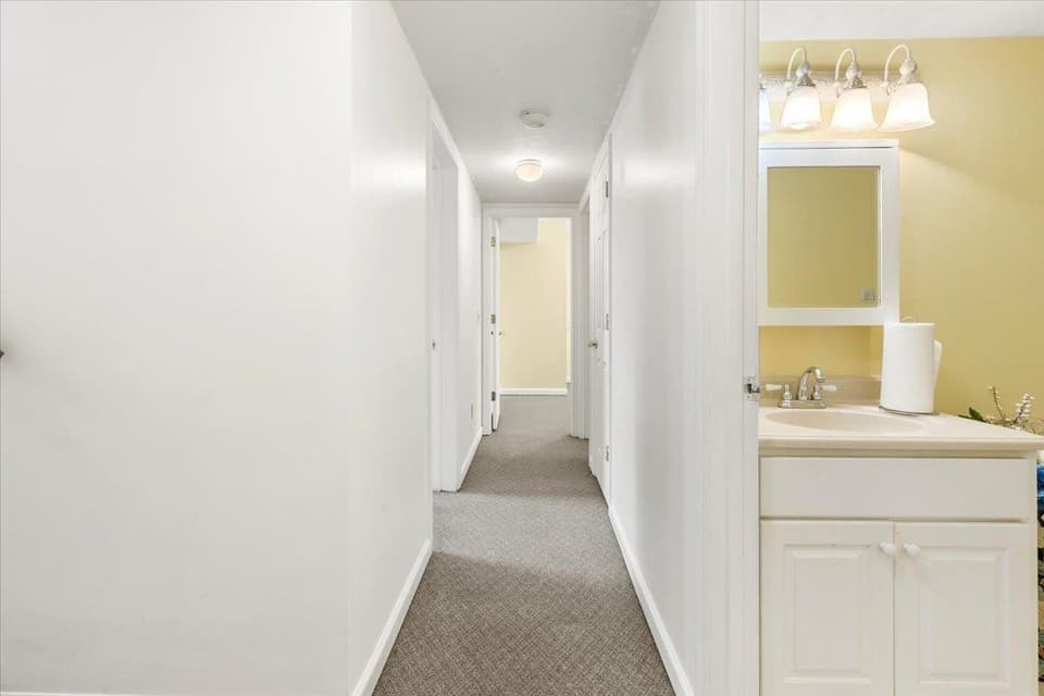 650 Warren Court, photo 22 of 40