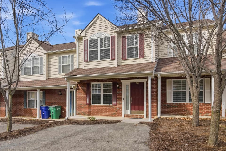 565 Oaktree Boulevard, photo 2 of 31