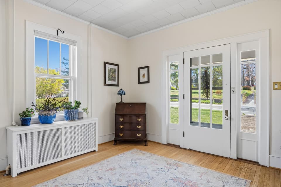 805 W Main Street, photo 10 of 40