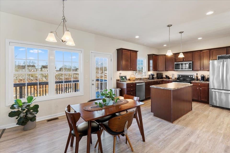 1140 Crosscreek Drive, photo 13 of 40