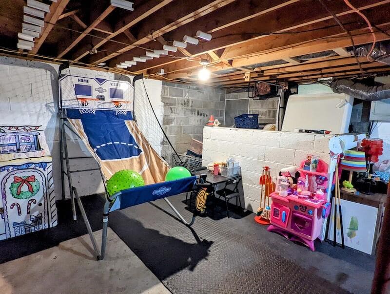 403 Lester Street, photo 17 of 38