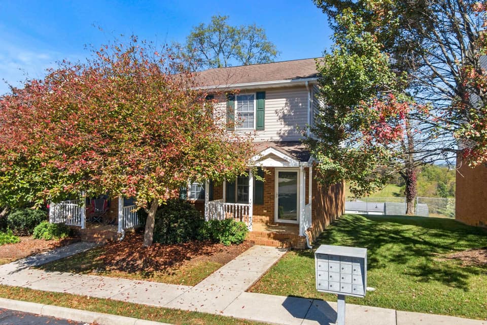 420 Wimmer Street NW, photo 2 of 40