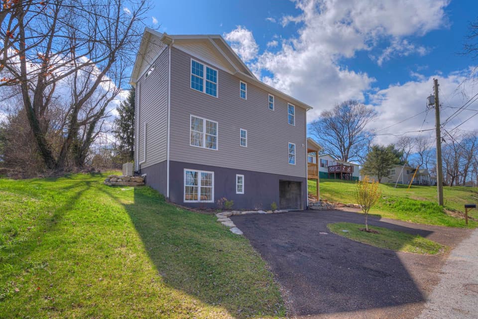 495 School Lane, photo 3 of 40