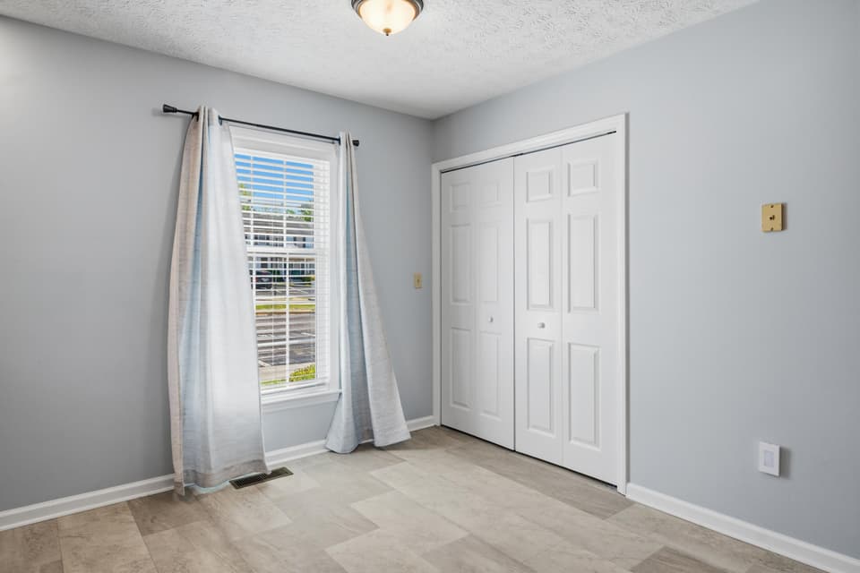 1662 York Drive, photo 9 of 40