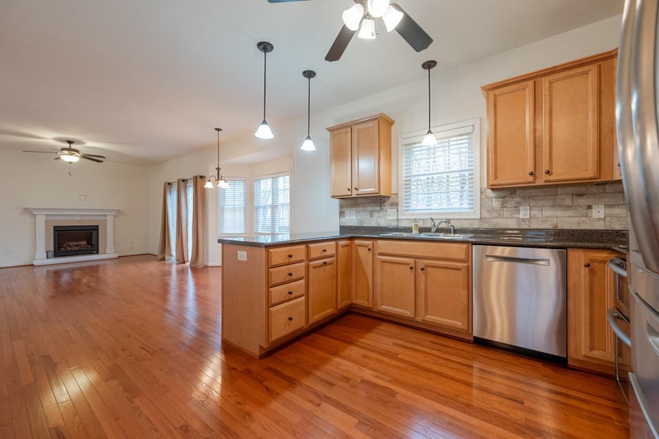 1110 Crosscreek Drive, photo 11 of 40