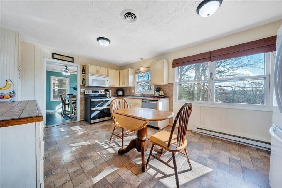 1100 Flint Drive, photo 6 of 37