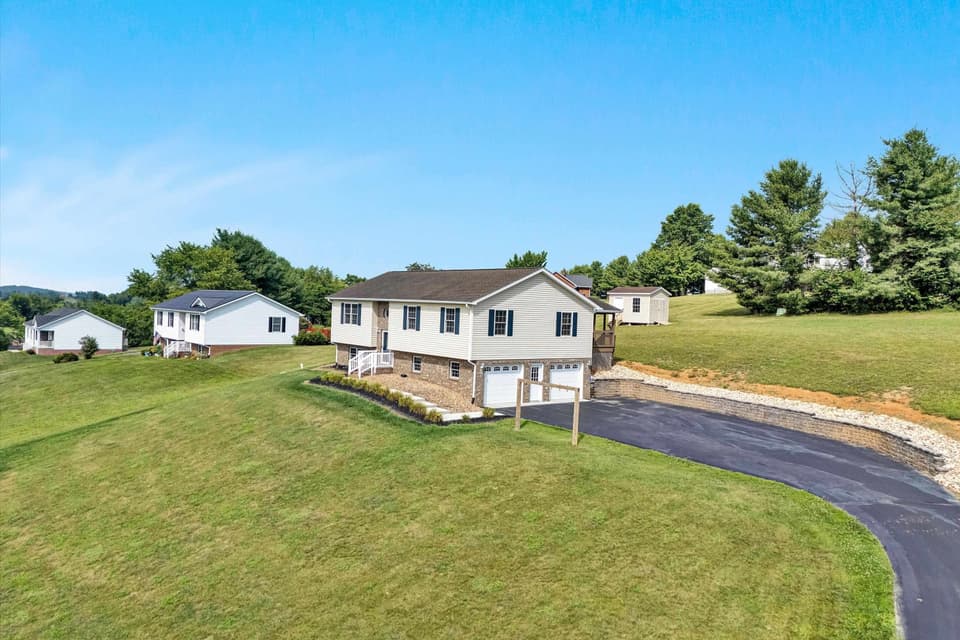 540 Harkrader Street, photo 32 of 35