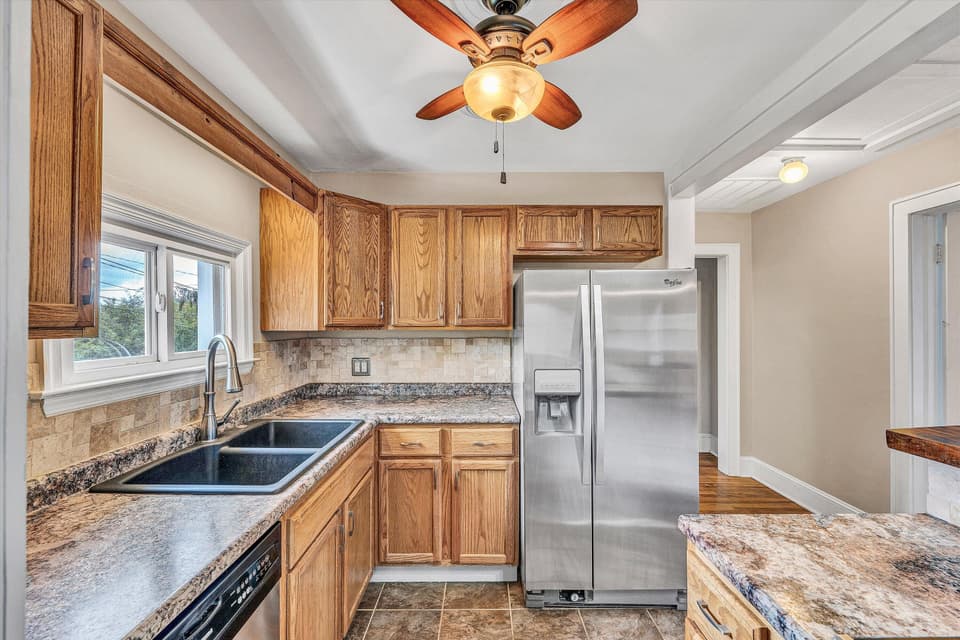 215 S Hill Dr, photo 11 of 37