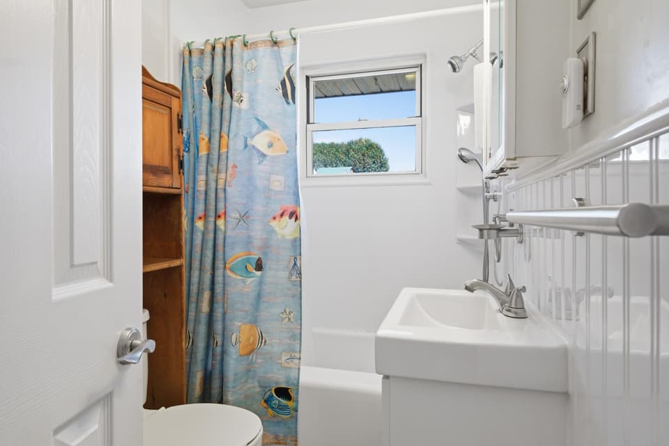 205 Roundhill Drive, photo 29 of 40