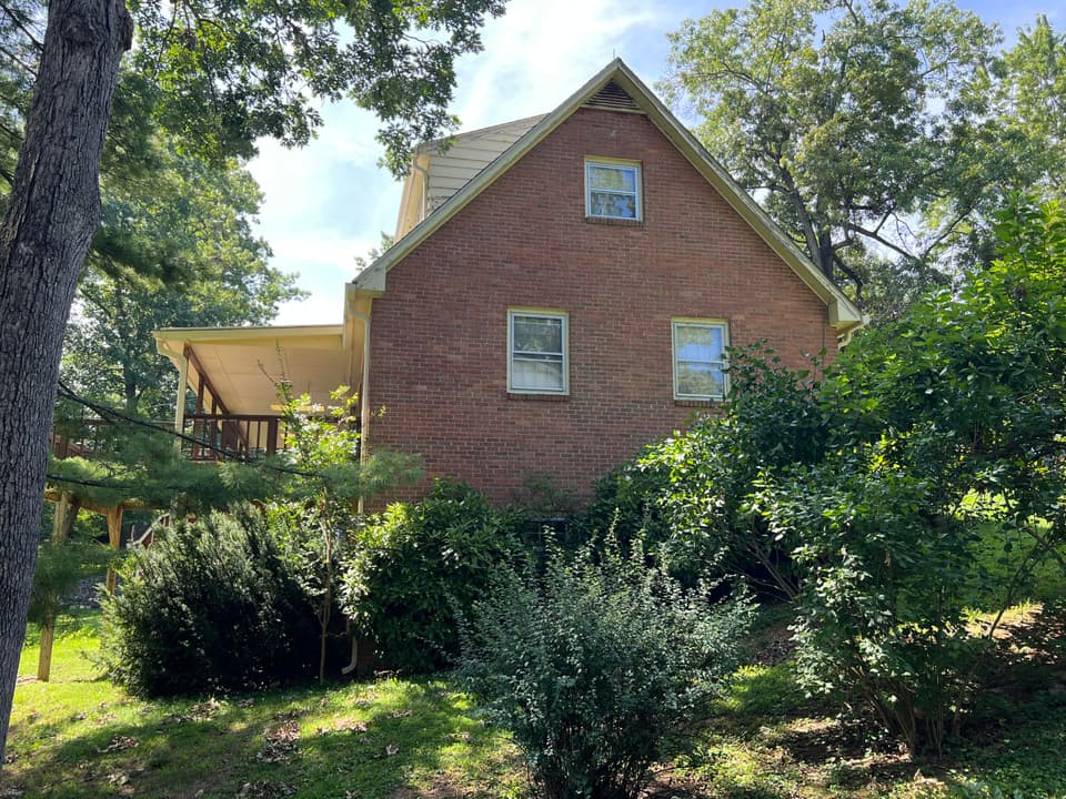 410 Dogwood Ln, photo 17 of 20