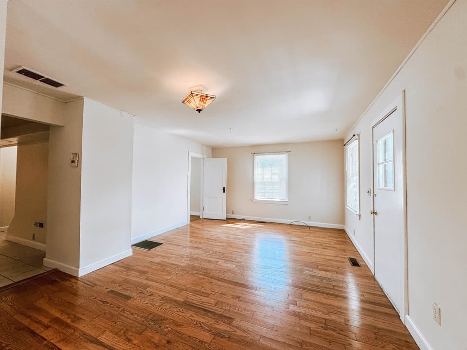 660 NE Liberty Street, photo 3 of 25