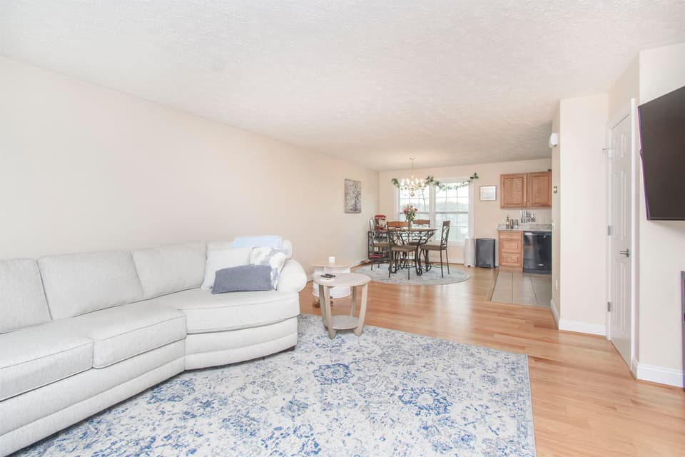 190 Robin Hood Drive, photo 11 of 40