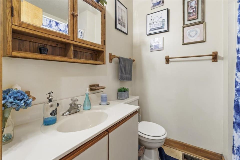 595 Freedom Viaduct NW, photo 32 of 40