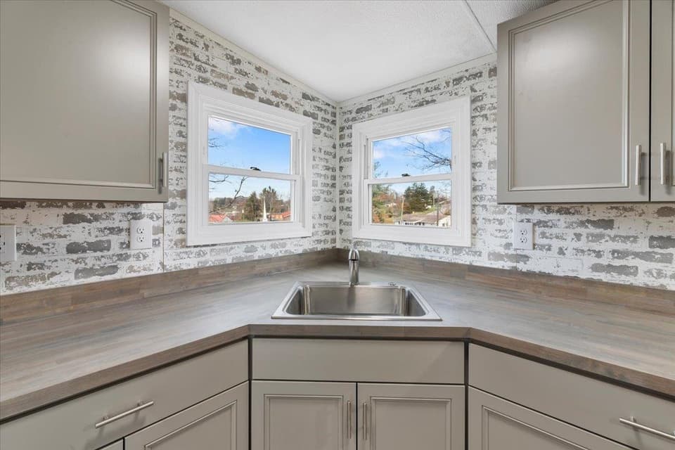 505 North Drive NE, photo 9 of 40