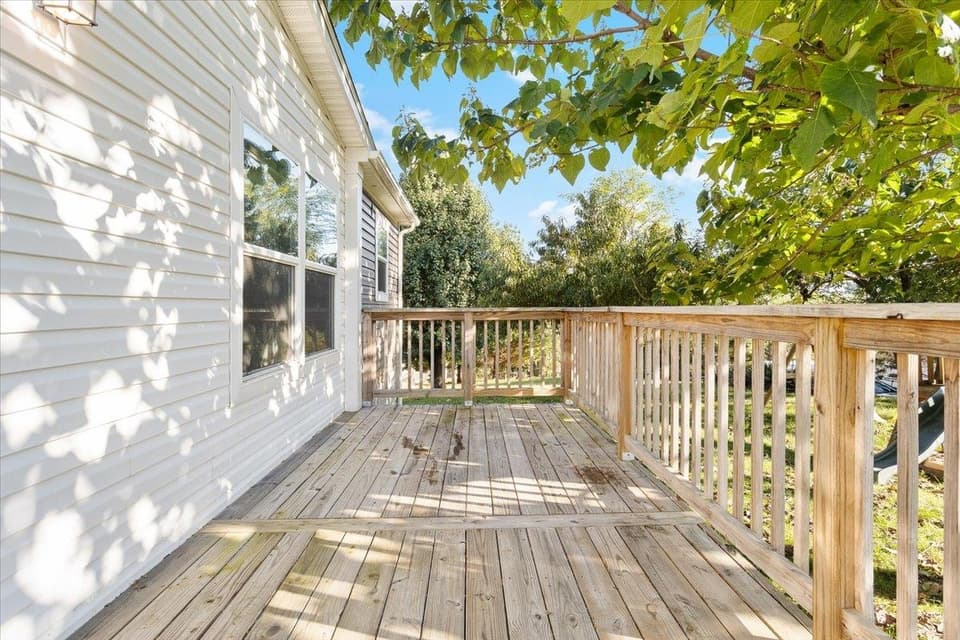 970 Ridgeway Drive, photo 4 of 34