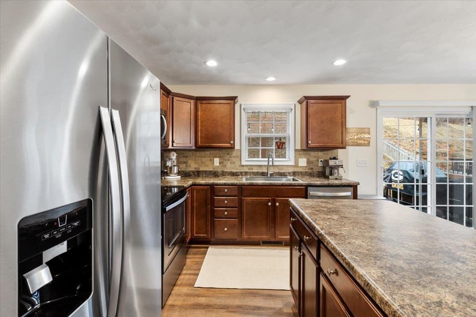 1041 St Clair Lane, photo 19 of 40