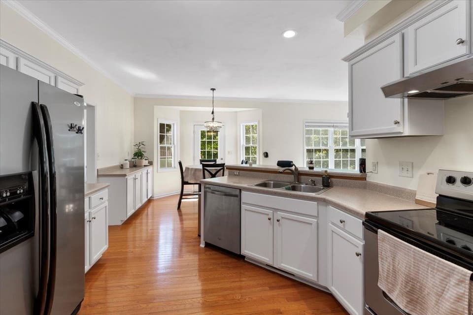921 Crosscreek Drive, photo 12 of 40