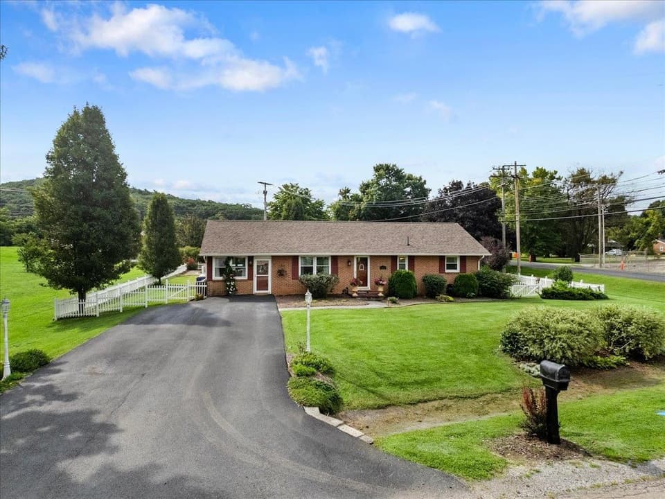 115 Gum Drive, photo 3 of 40