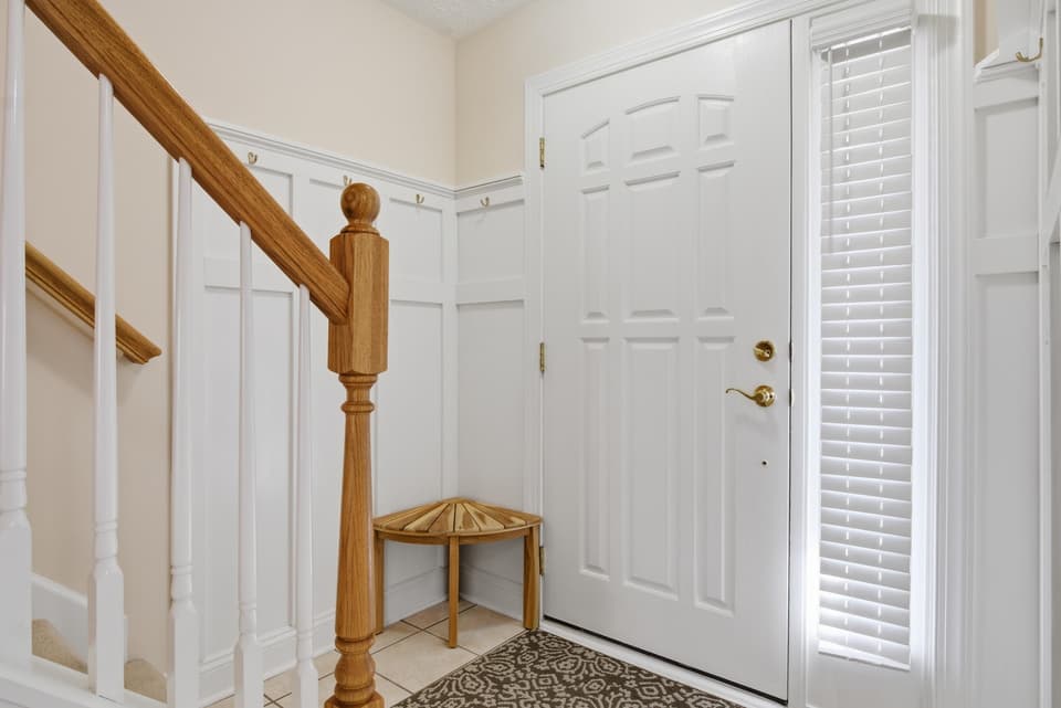 565 Oaktree Boulevard, photo 7 of 31