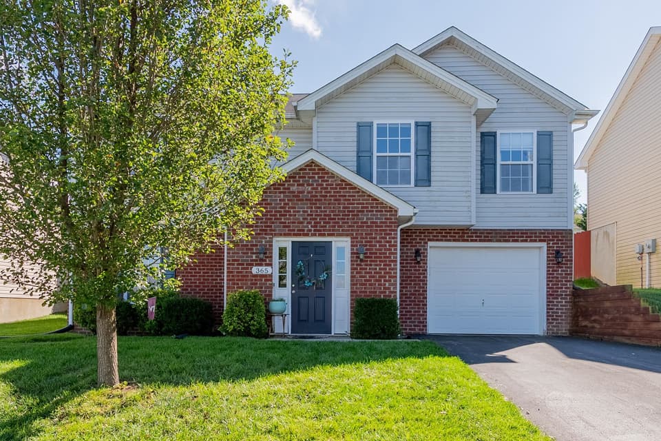 365 Chelsea Loop, photo 2 of 40