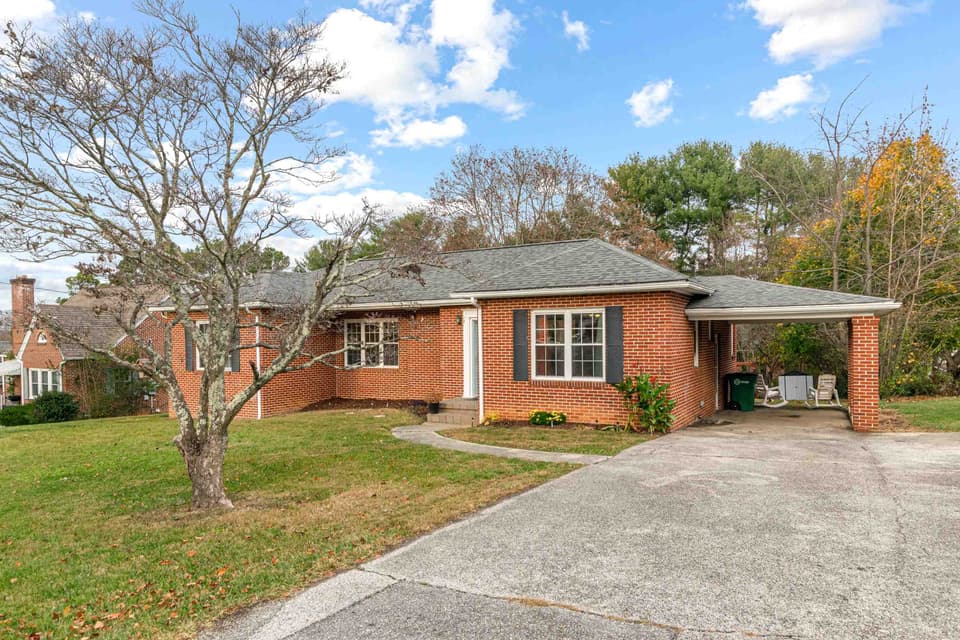 120 Cherry Lane, Christiansburg, VA