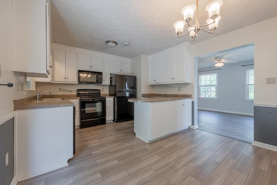 640 Warren Court, photo 16 of 40
