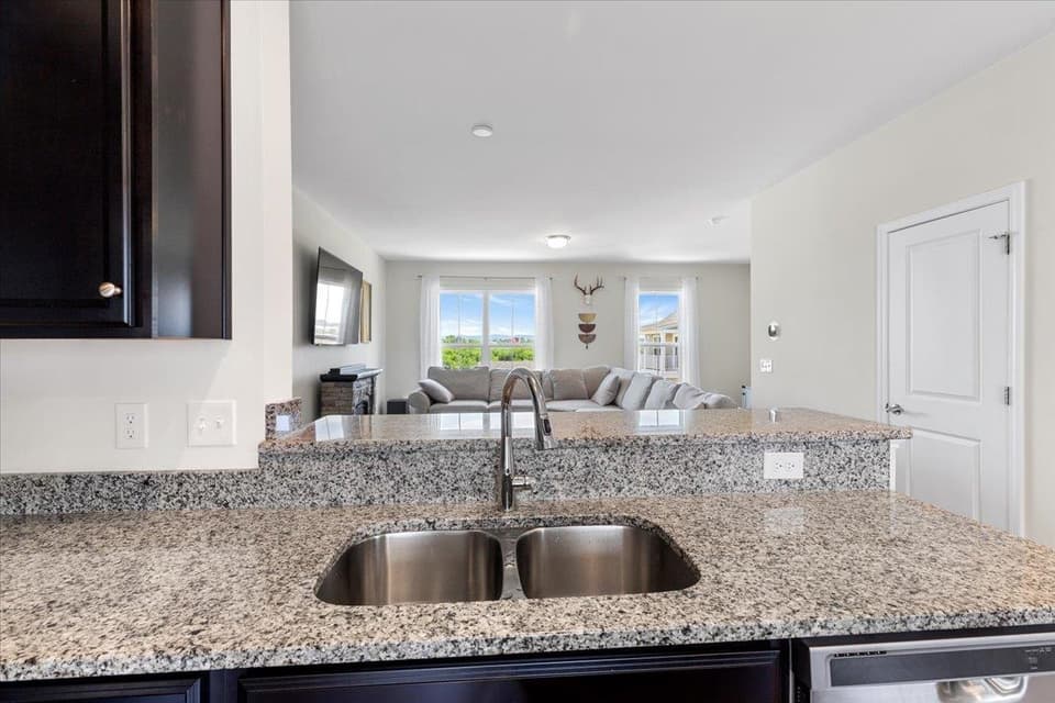 465 John Adams Drive, photo 19 of 40