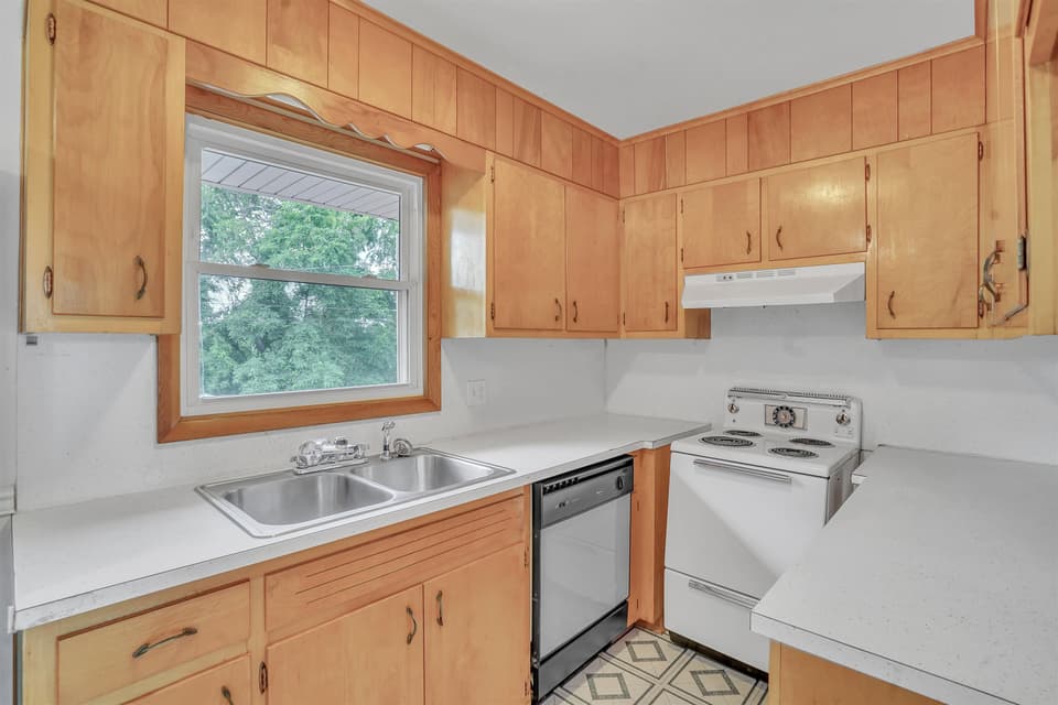 650 Betty Drive, photo 20 of 40